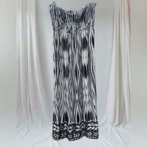 Black and white maxi dress size L